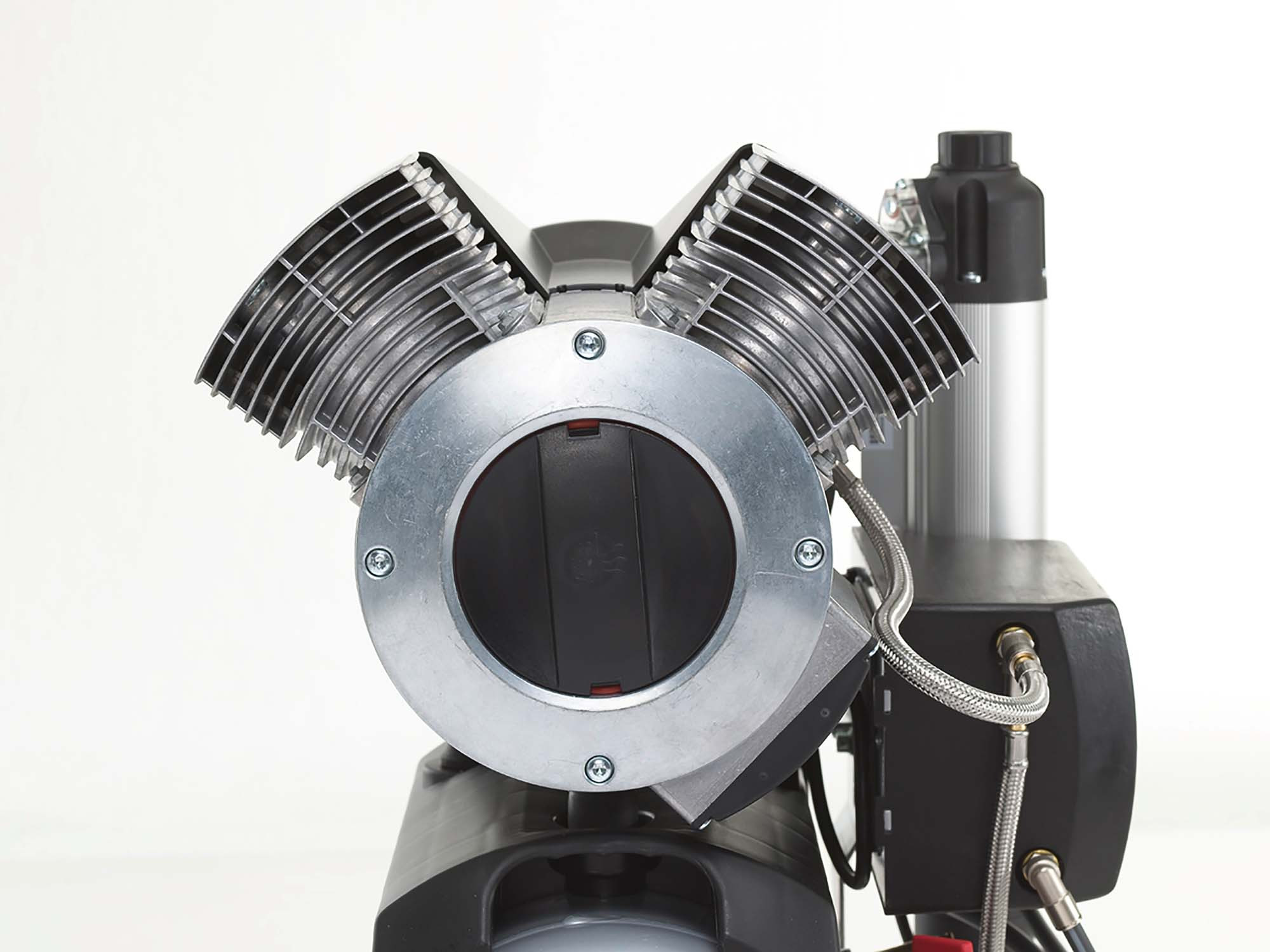 Compressoren Het luchtsysteem is het hart van de praktijk. DÜRR heeft alles in het werk gesteld een zo hoog mogelijke beschikbaarheid te realiseren. Dit wordt gerealiseerd door een zeer robuust en bedrijfszeker systeem. Compressoren van DÜRR hebben een ingebouwd systeem voor het continu monitoren van de luchtvochtigheid. DÜRR heeft een uitgebreid programma compressoren, met altijd een model dat in uw situatie past. Dit in combinatie met een zeer hoge capaciteit is uw garantie voor het verkrijgen van